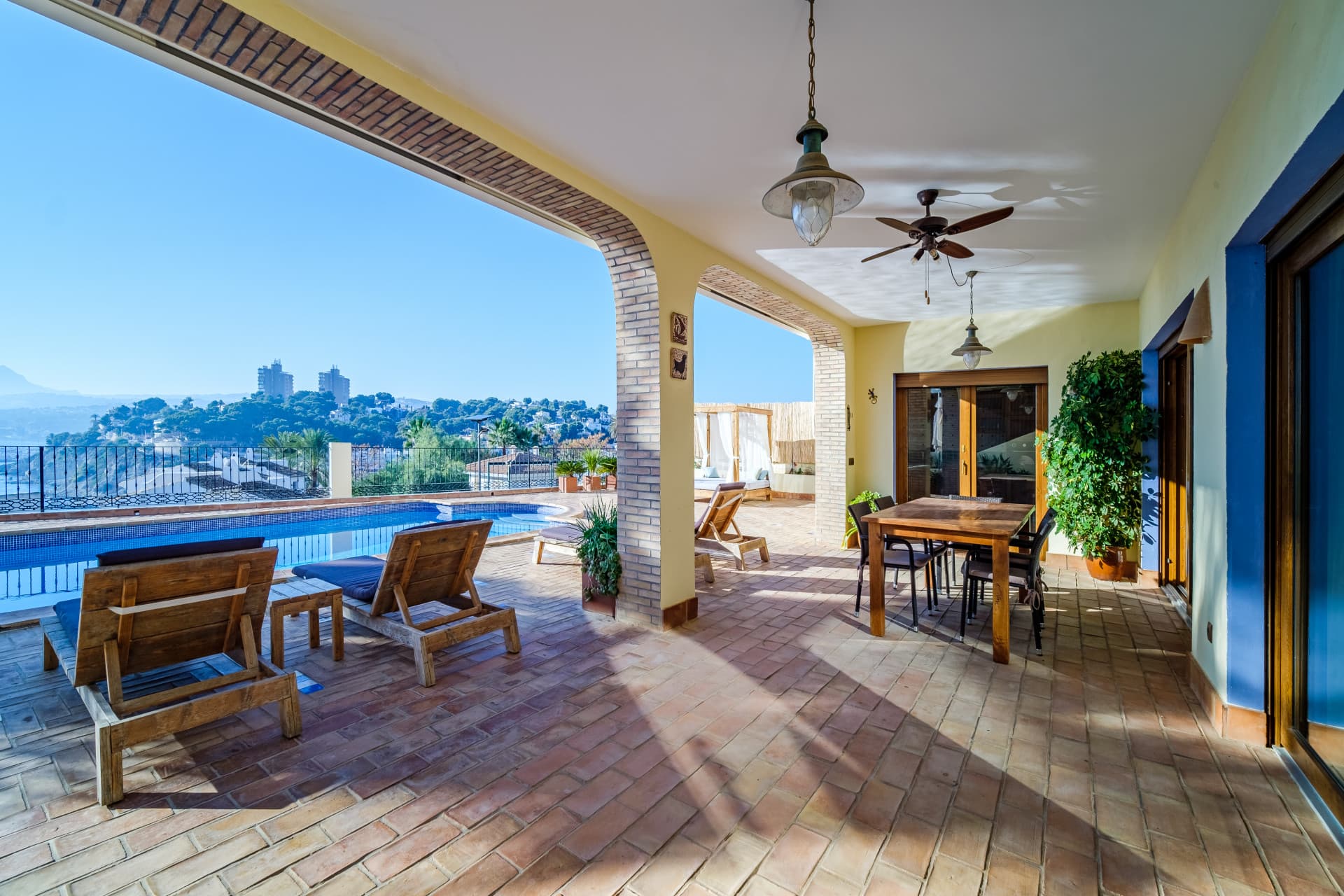 Cette impressionnante villa est située dans la belle ville de Moraira, dans la province d'Alicante. - 6