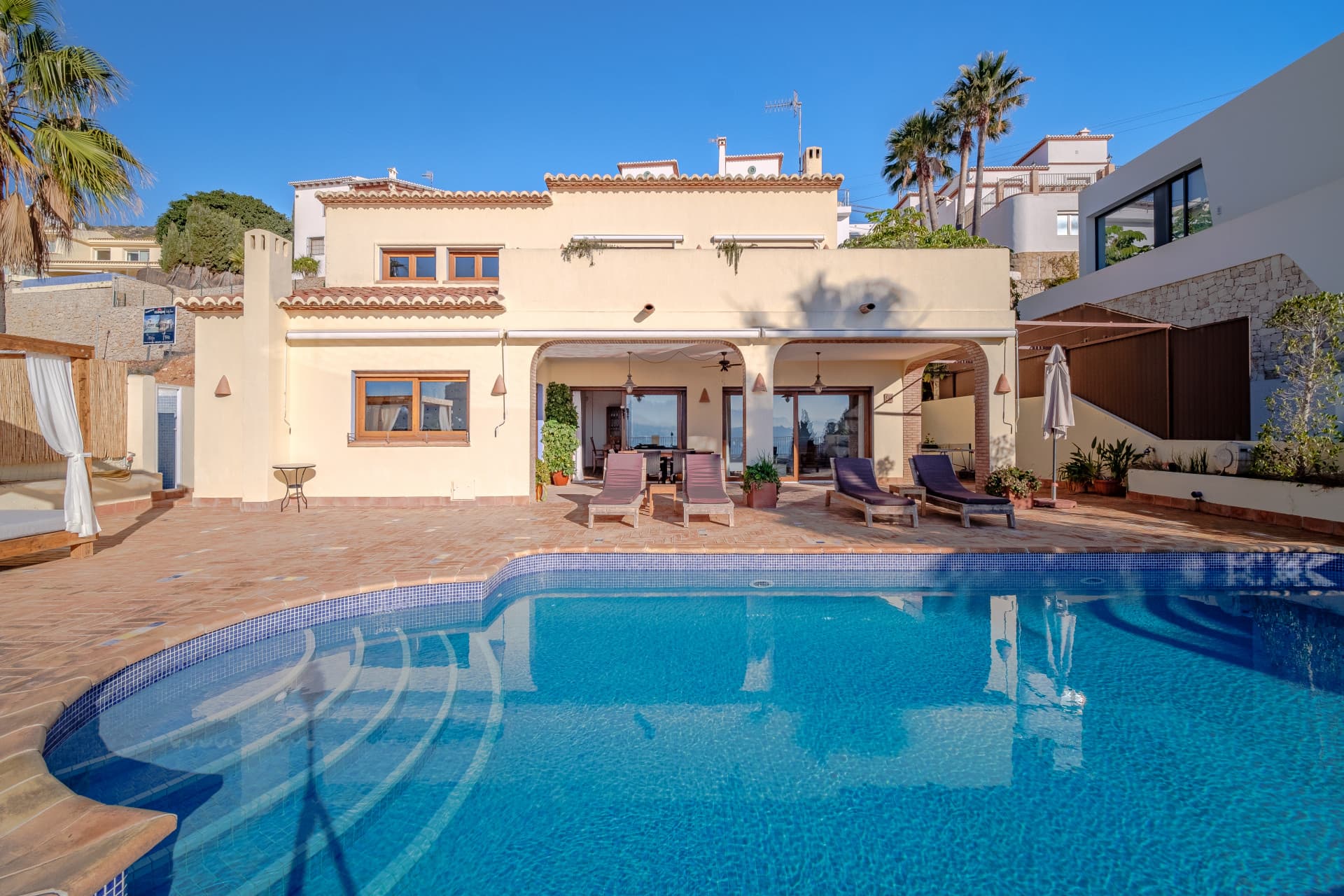 Cette impressionnante villa est située dans la belle ville de Moraira, dans la province d'Alicante. - 31