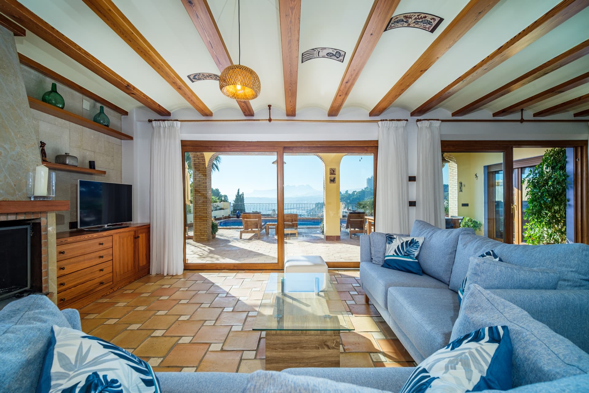 Cette impressionnante villa est située dans la belle ville de Moraira, dans la province d'Alicante. - 7