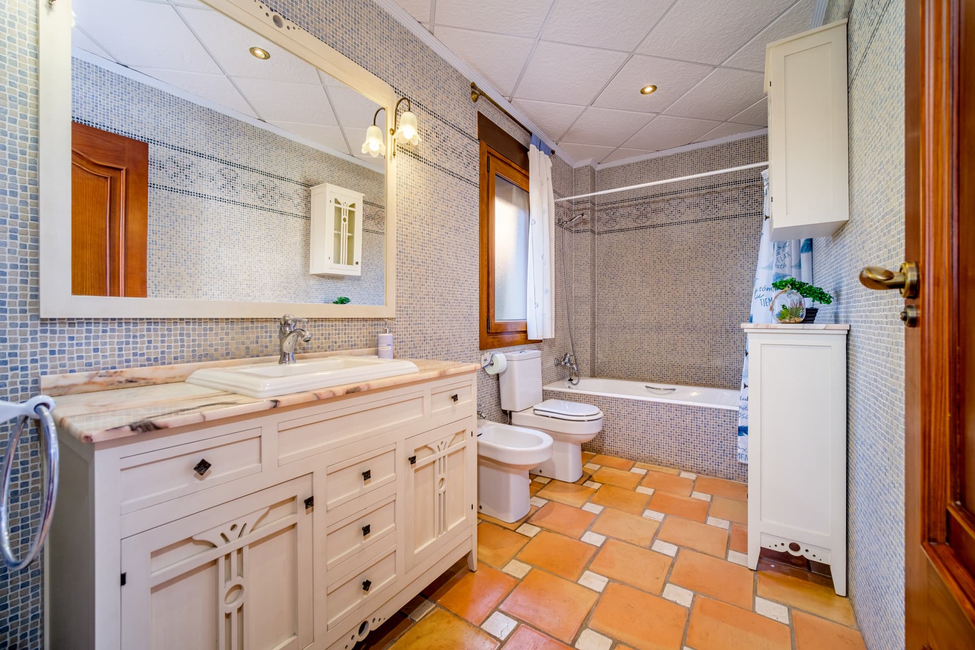 Cette impressionnante villa est située dans la belle ville de Moraira, dans la province d'Alicante. - 22