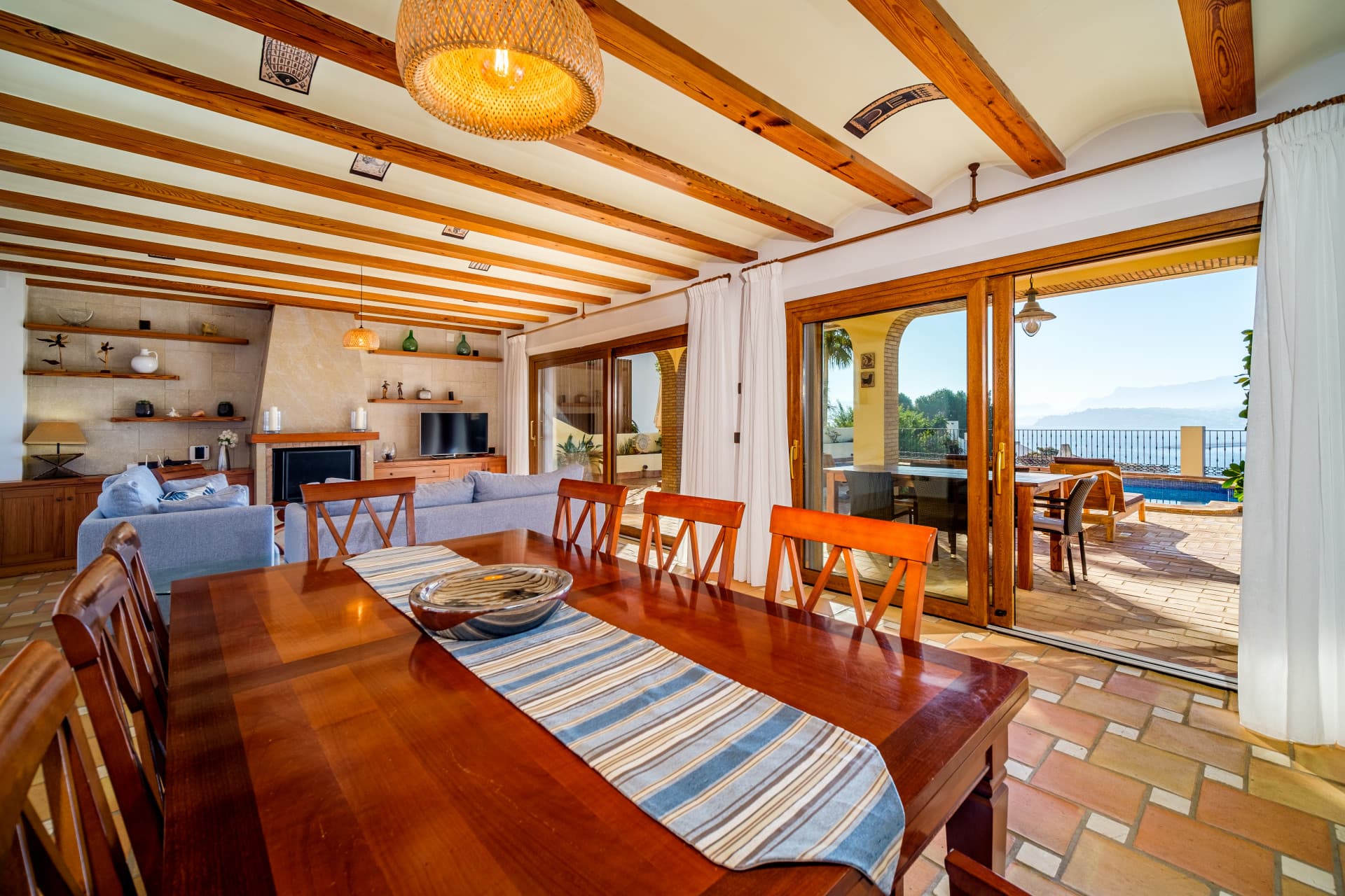 Cette impressionnante villa est située dans la belle ville de Moraira, dans la province d'Alicante. - 10