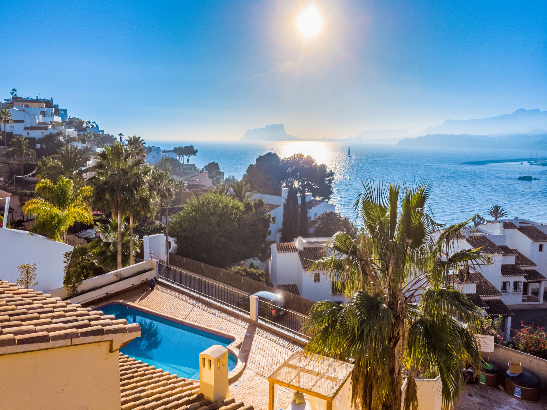 Cette impressionnante villa est située dans la belle ville de Moraira, dans la province d'Alicante. - 3