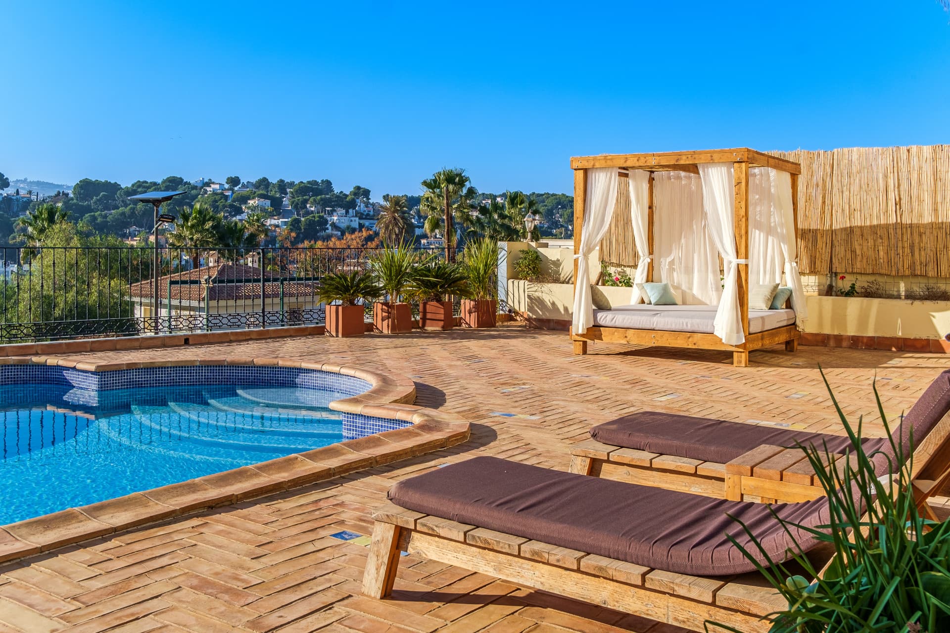 Cette impressionnante villa est située dans la belle ville de Moraira, dans la province d'Alicante. - 4