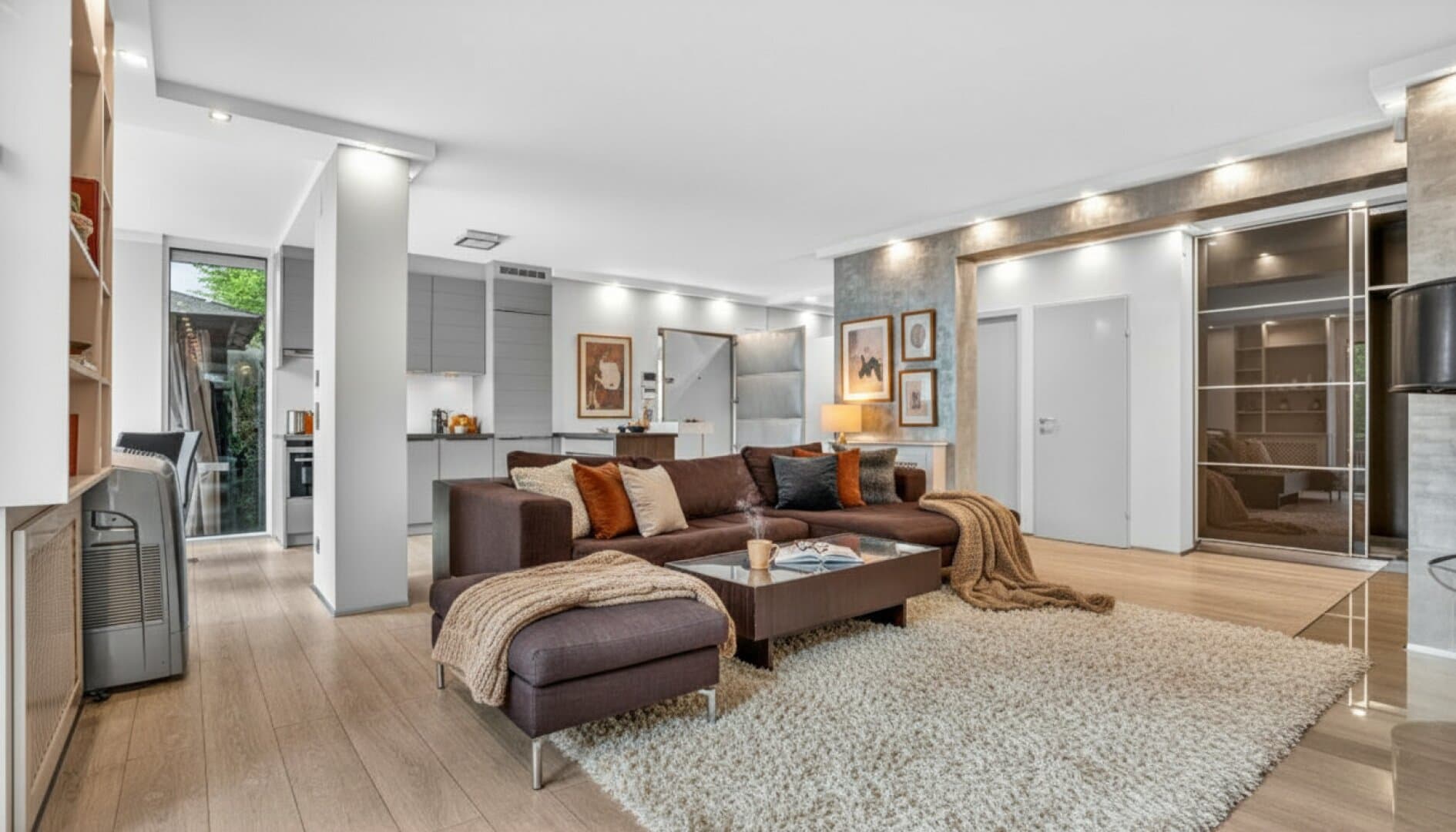 Sunny Apartment with East Garden & West Terrace - 3