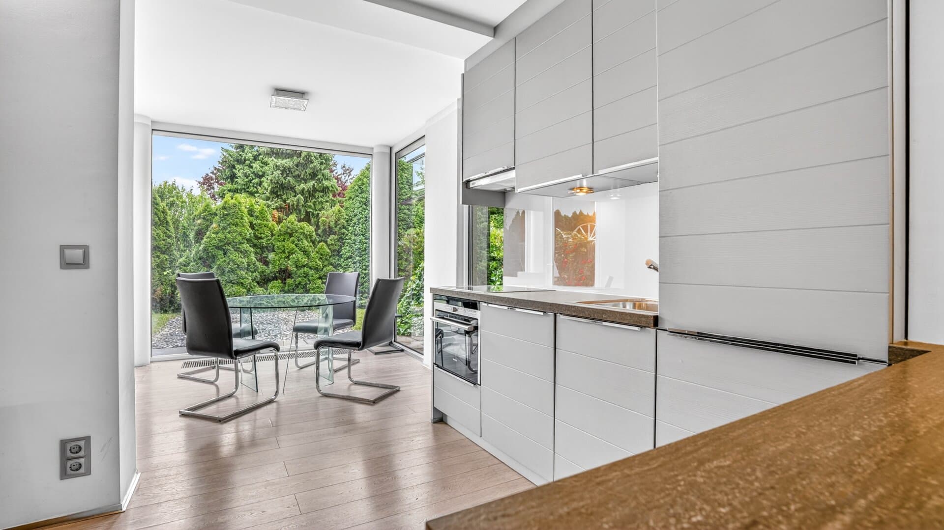 Sunny Apartment with East Garden & West Terrace - 2