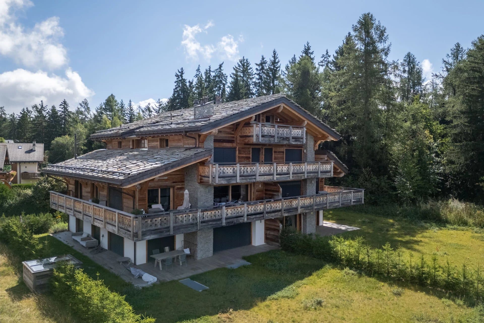 Luxury garden apartment on the golf course in Crans-Montana