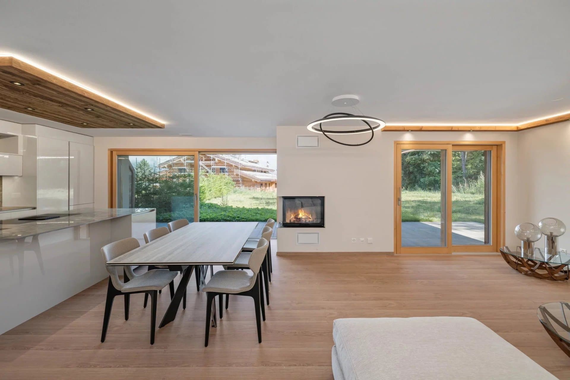 Luxury garden apartment on the golf course in Crans-Montana - 2