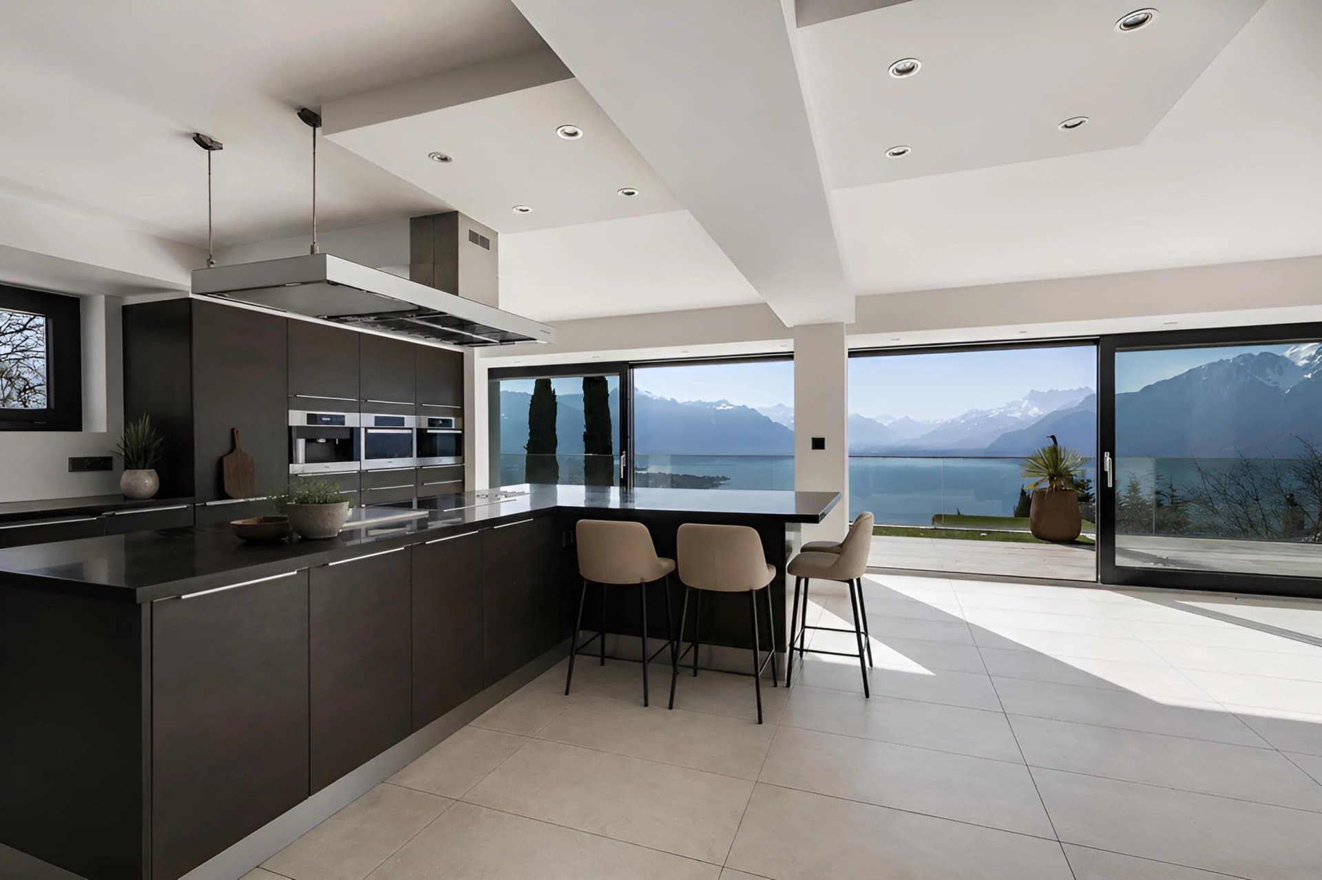 Bright property with pool and panoramic view - 3