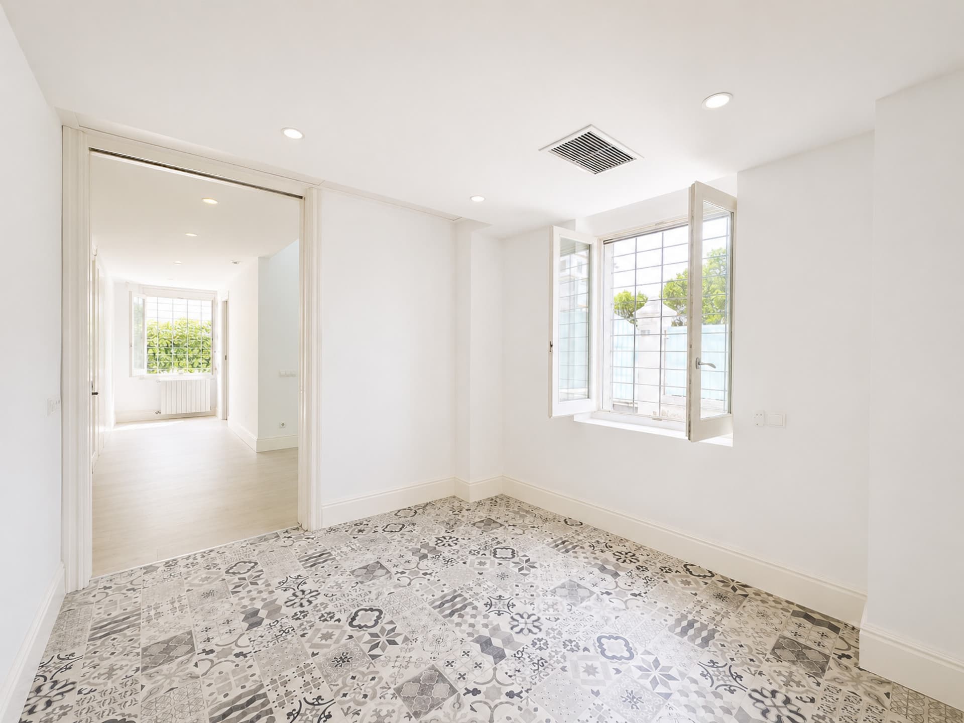 Villa avec piscine et jardin situé dans le centre de Rocafort, l'une des zones résidentielles les plus consolidées de la région métropolitaine de Valence. - 7