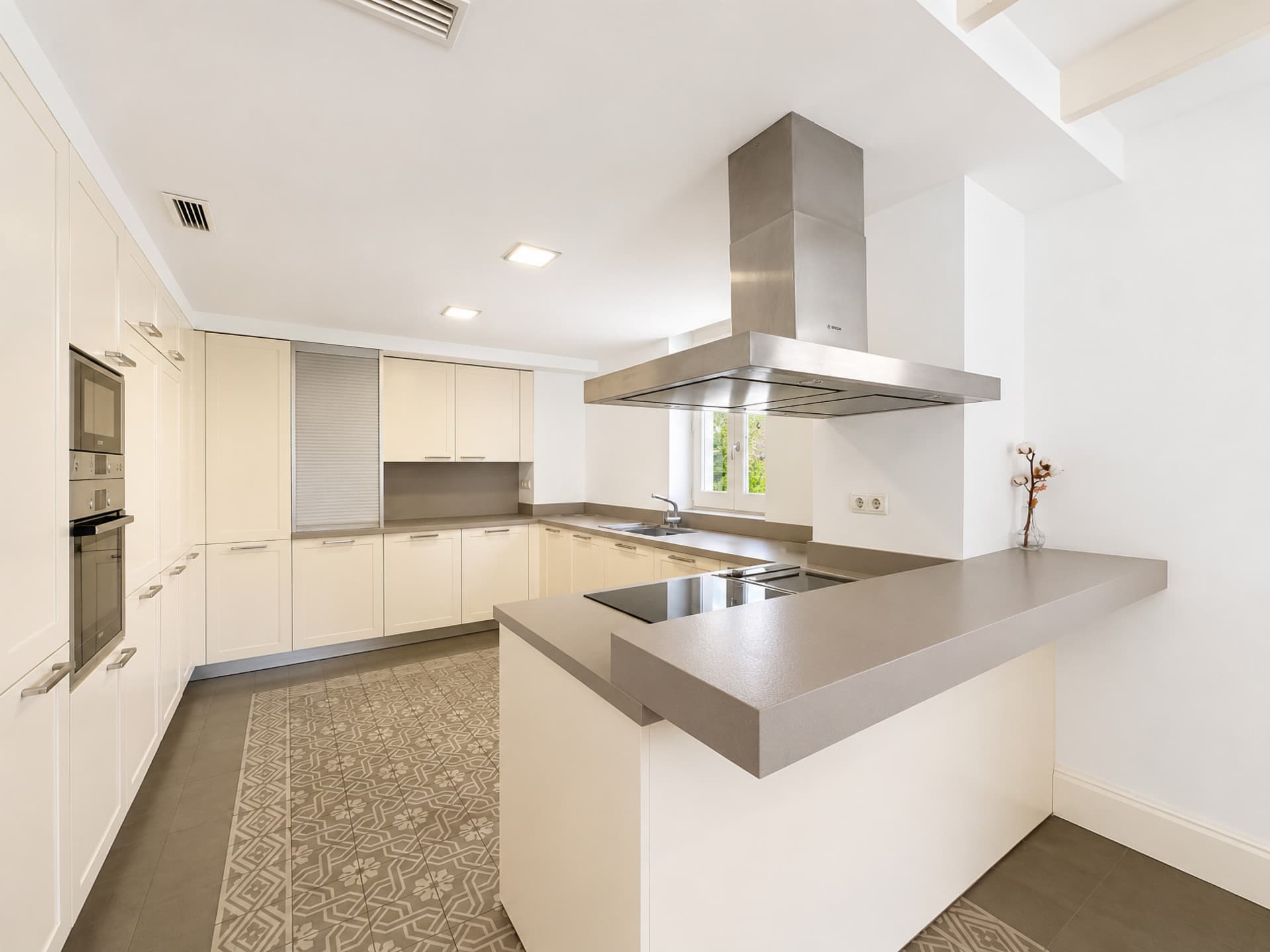 Villa avec piscine et jardin situé dans le centre de Rocafort, l'une des zones résidentielles les plus consolidées de la région métropolitaine de Valence. - 5