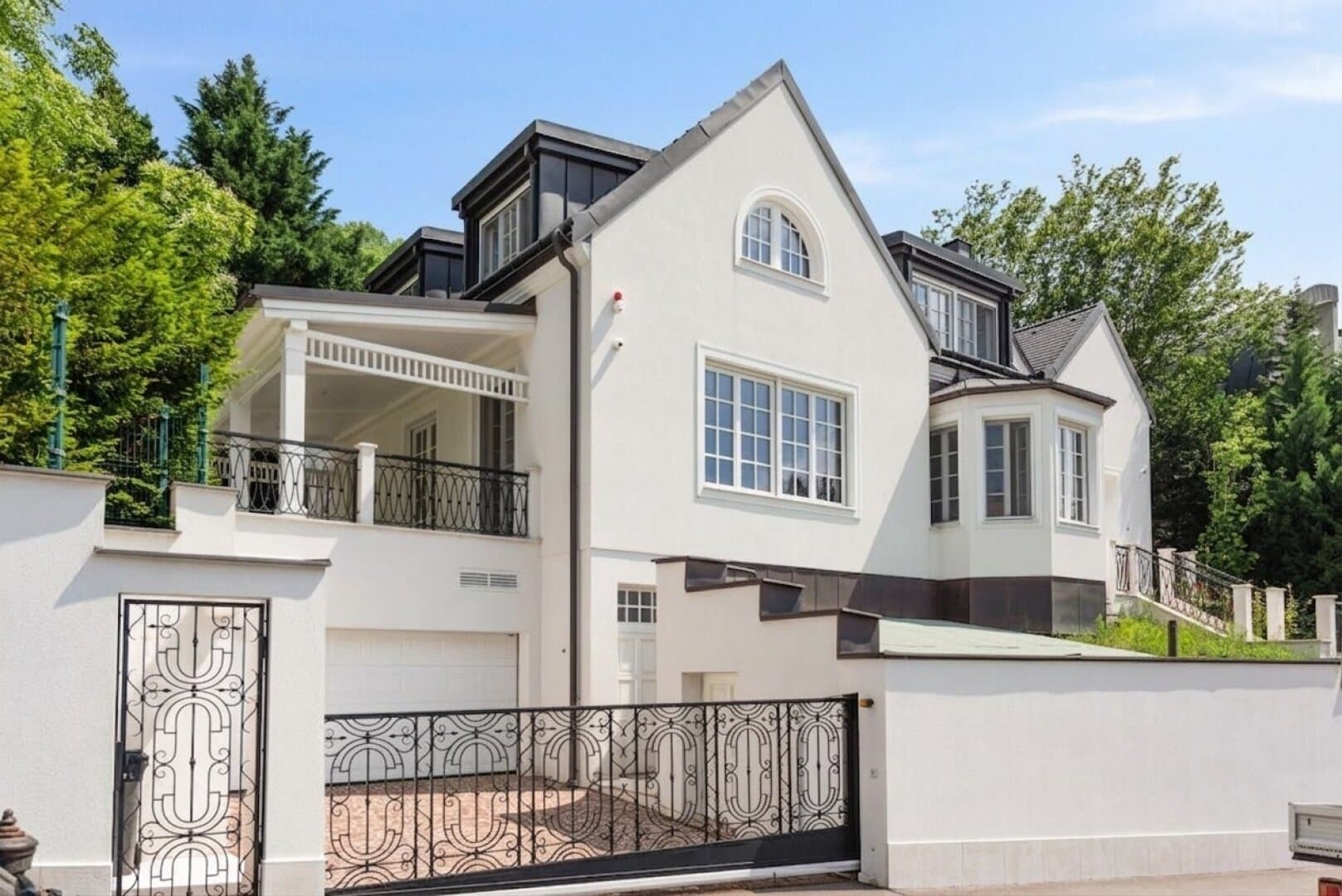 Luxury Villa with Indoor Pool in Döbling