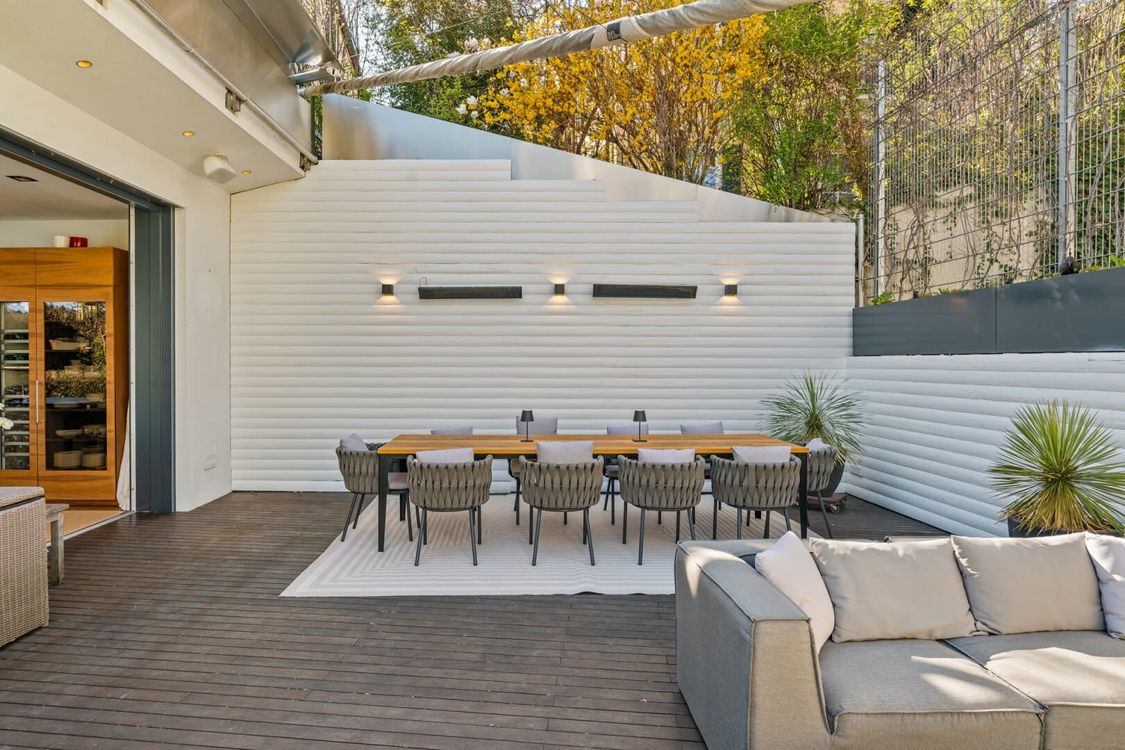 Exclusive Symbiosis of Historic Substance and Luxurious Extensions - 4