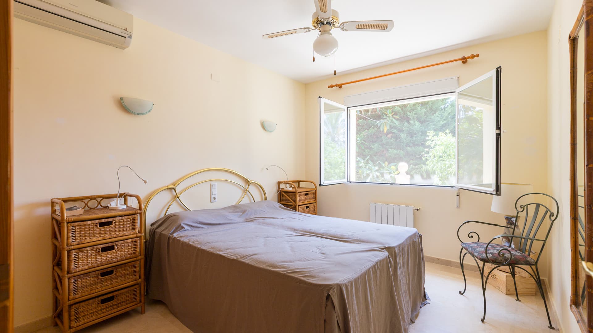 Cette fabuleuse villa est située dans le quartier de Portichol, l'un des quartiers les plus exclusifs de Jávea, près de la magnifique plage de La Barraca et à 5 minutes de la crique de Cala Blanca. - 10