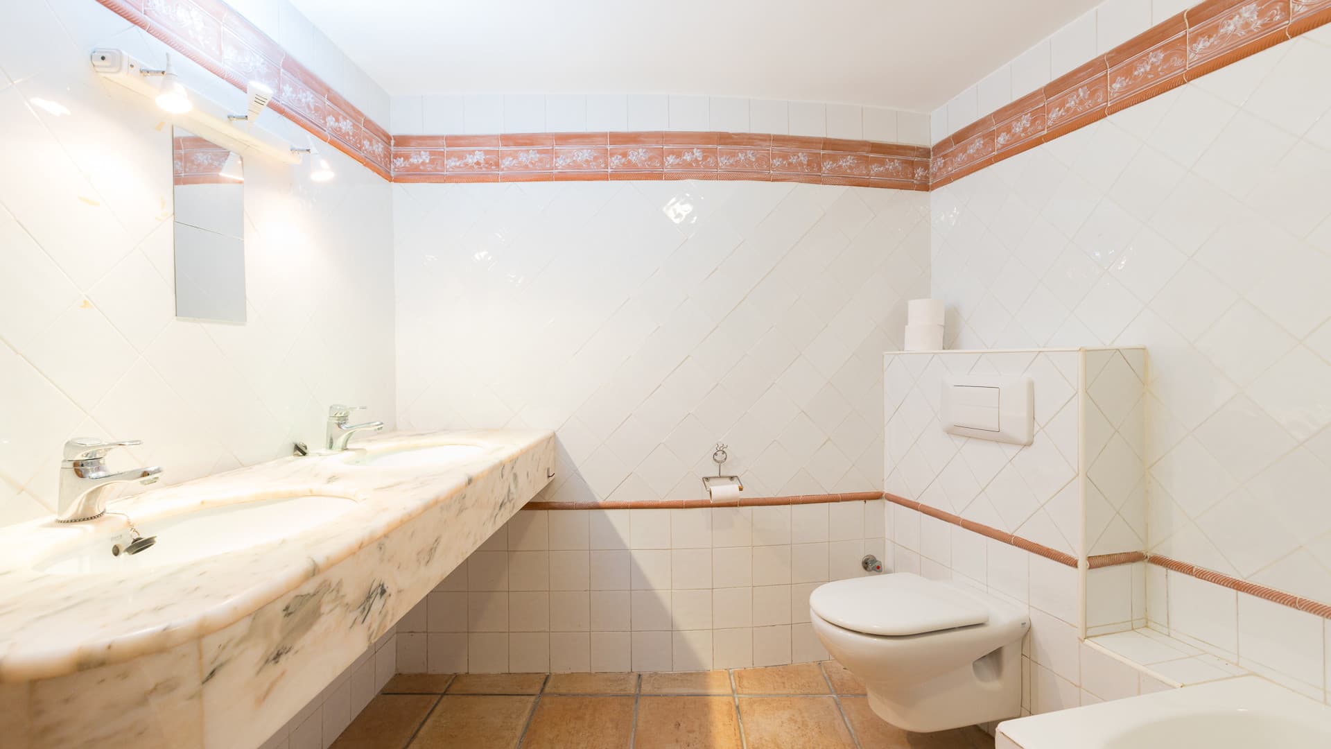 Cette fabuleuse villa est située dans le quartier de Portichol, l'un des quartiers les plus exclusifs de Jávea, près de la magnifique plage de La Barraca et à 5 minutes de la crique de Cala Blanca. - 20