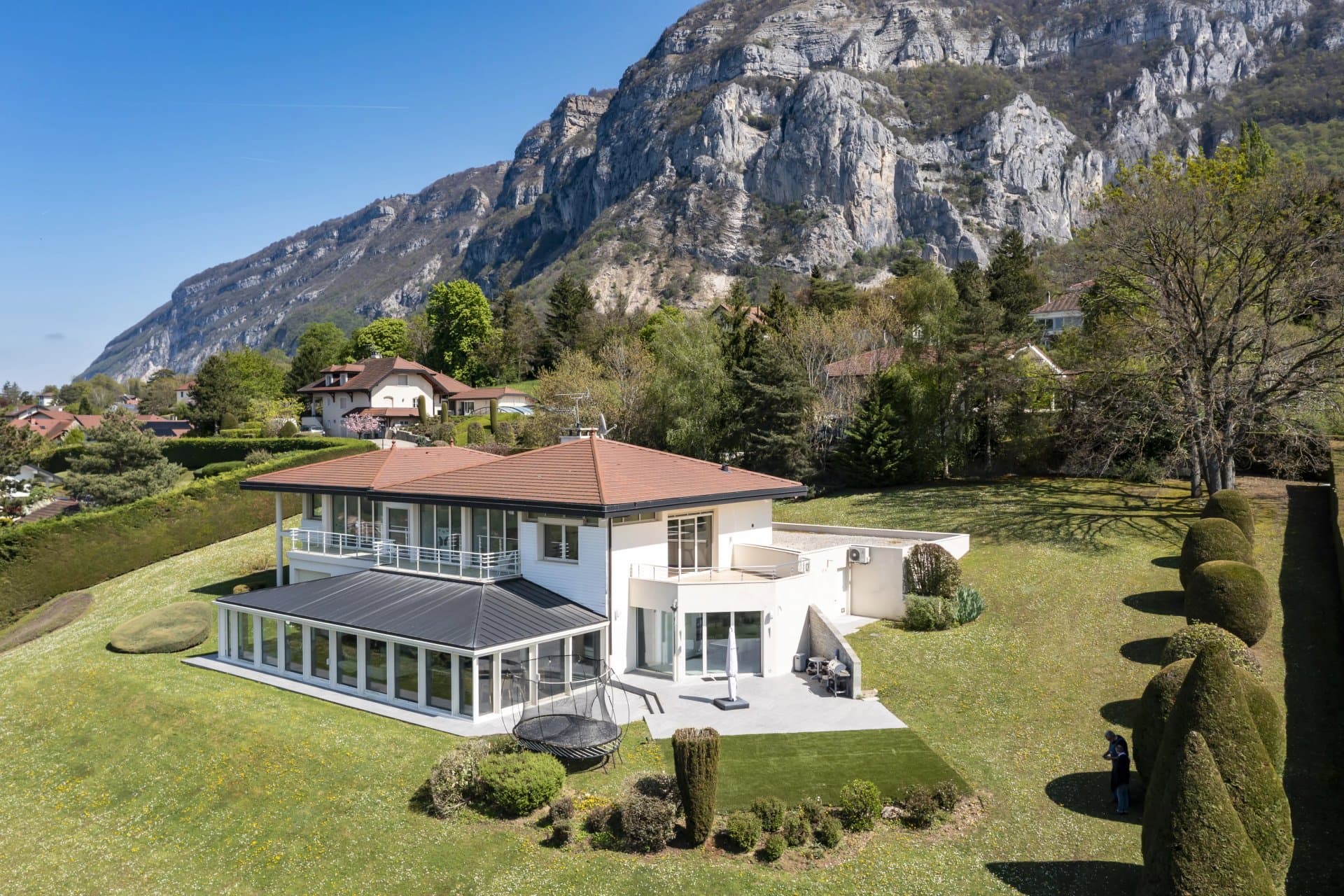 Exceptional villa with lake, mountain and jet d'eau views - 2