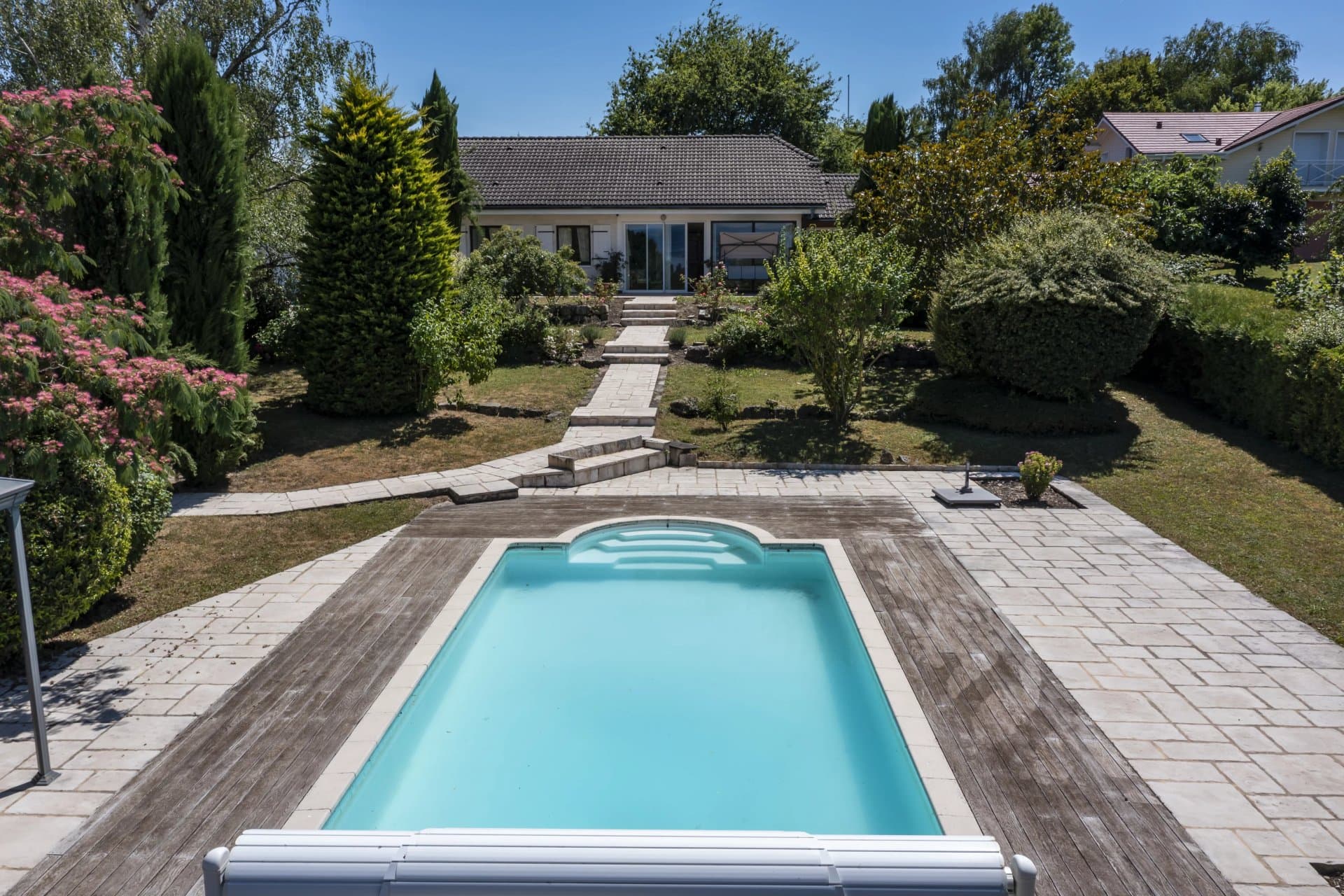 A Private Lakeside Address