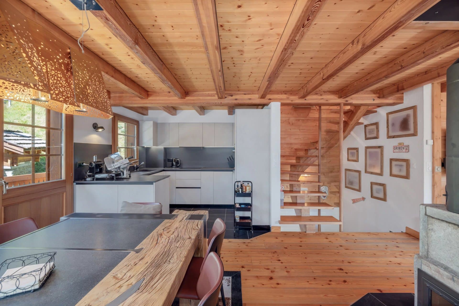An alpine cocoon in the heart of Grimentz - 3