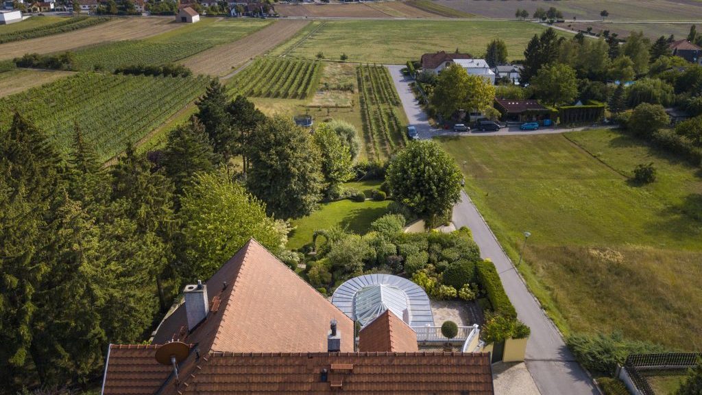 Vue aérienne de la propriété et de ses environs