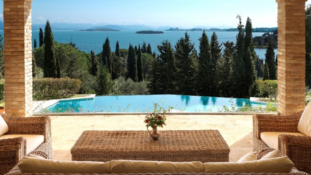 Villa with sea views in Corfu