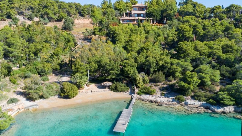 Villa con playa privada en venta en Porto Heli
