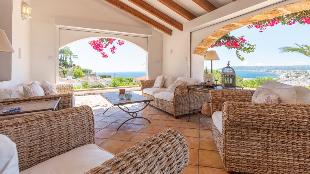 Casa in stile mediterraneo a Javea - terraza con vista mare