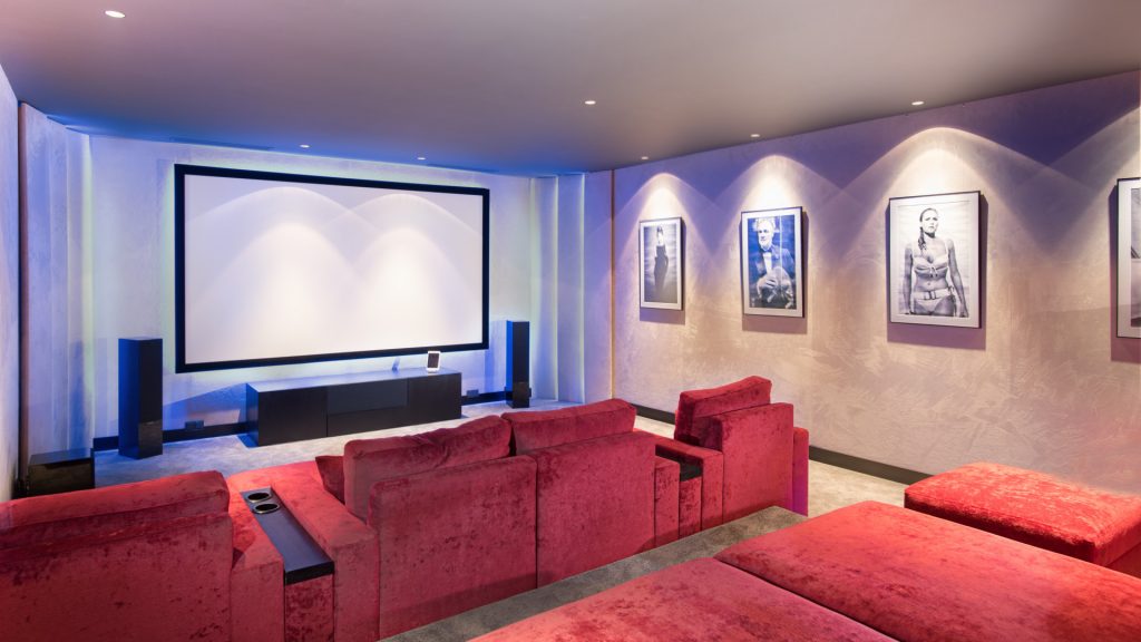 Home with cinema room for sale in Estepona