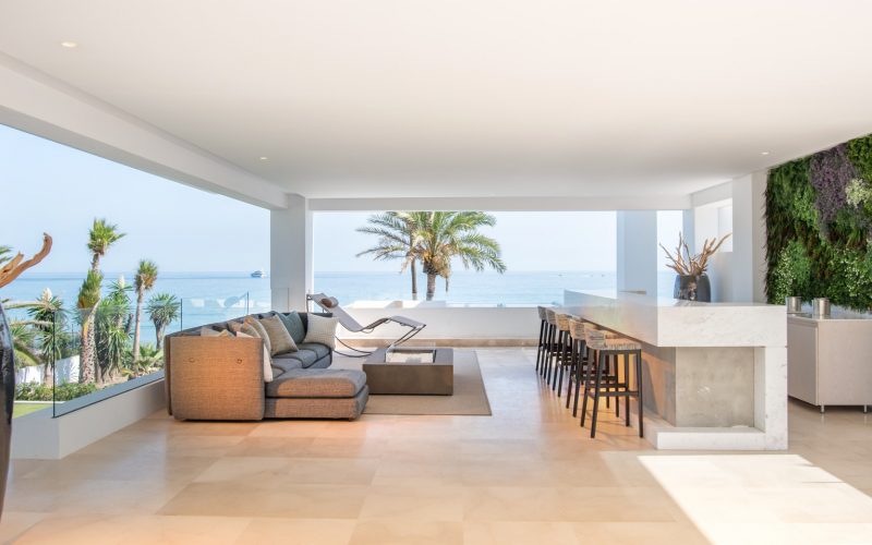 Terrace with sea views - luxury villa in Estepona