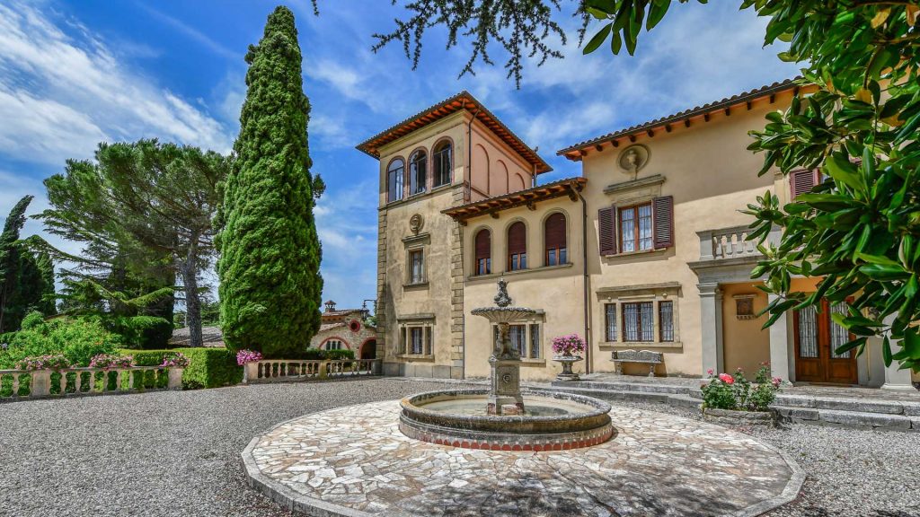 Vanvitelli-style villa located in Castellina, Tuscany