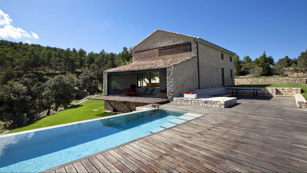 Modern country house in Sierra de Mariola