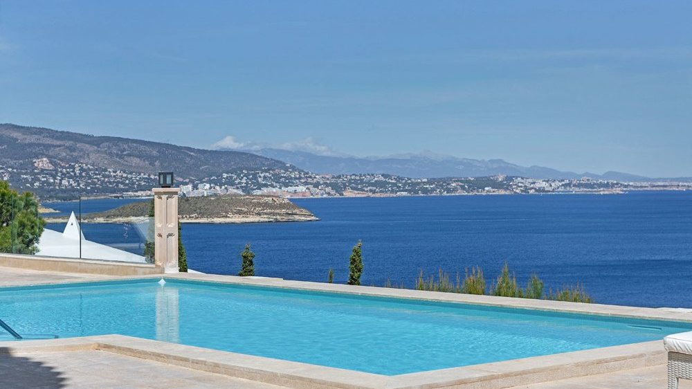 Pool with sea views in Mallorca