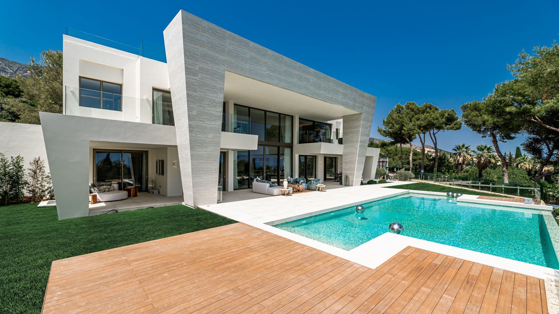 Ultra-modern design villa in Marbella Golden Mile