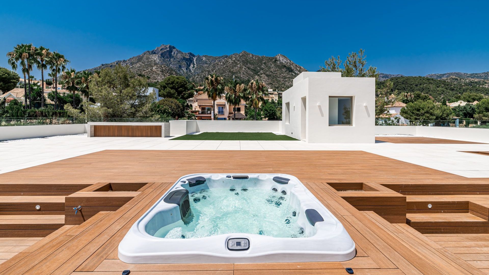 Jacuzzi with mountain views