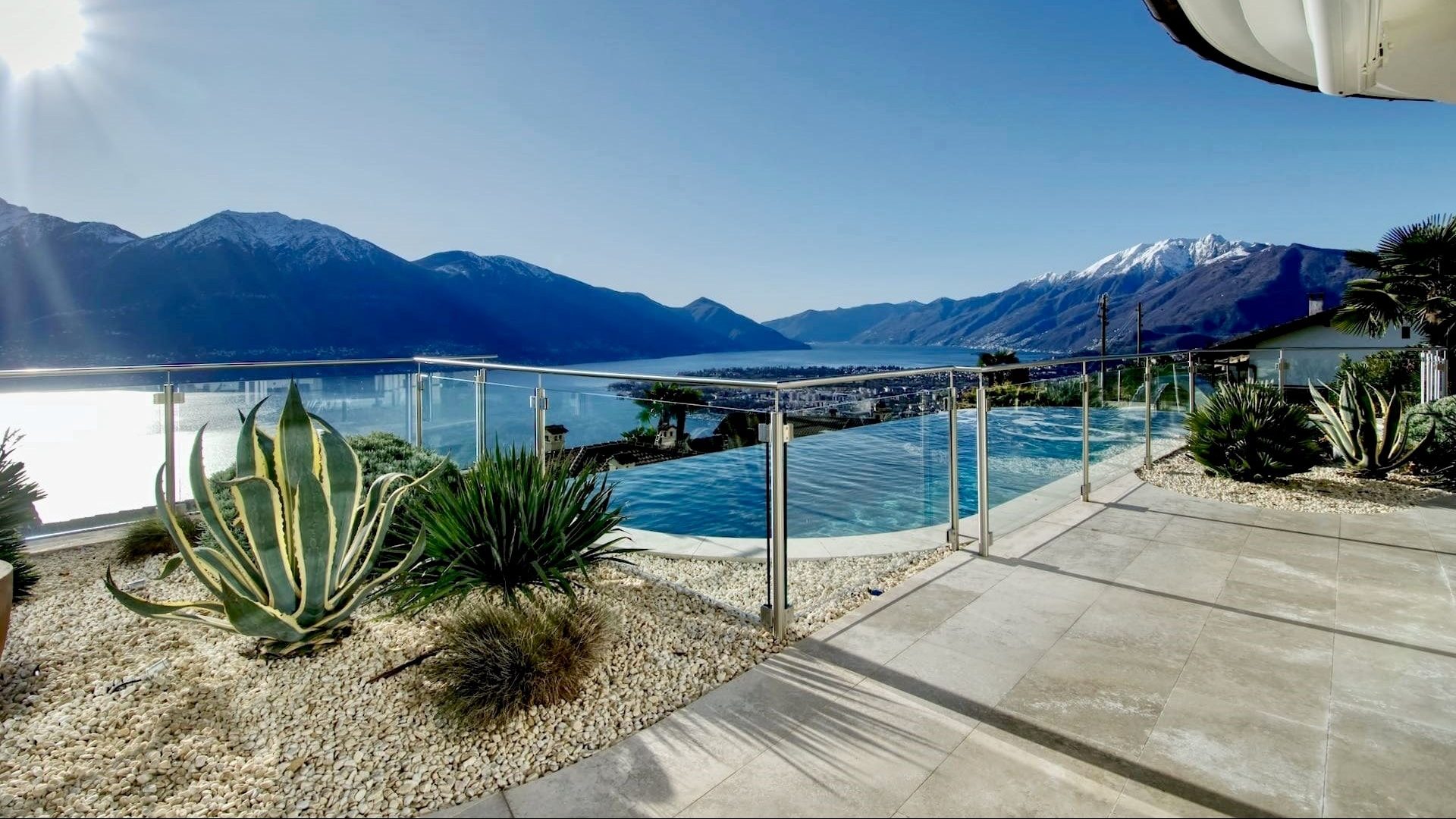 Villa surrounded by the lake and the mountains