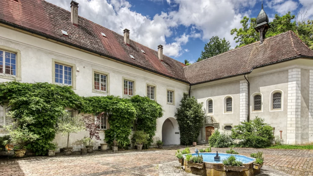 A dream for bon vivants: more than just living in a historic manor