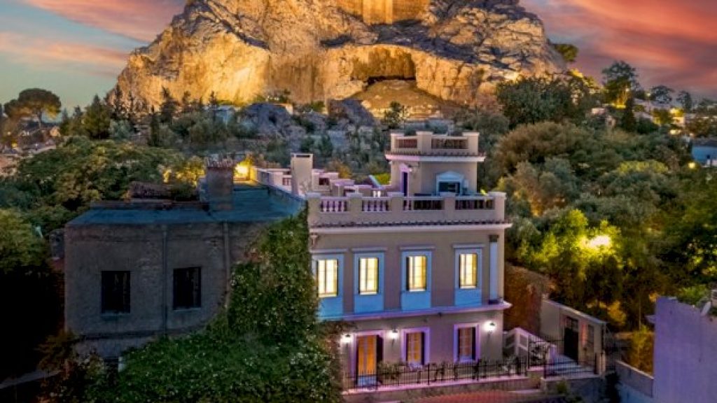 Neoclassical residence at the feet of the Acropolis