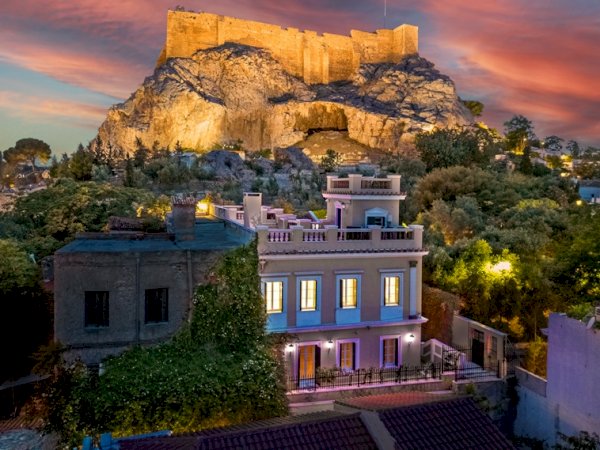 Neoclassical residence at the feet of the Acropolis